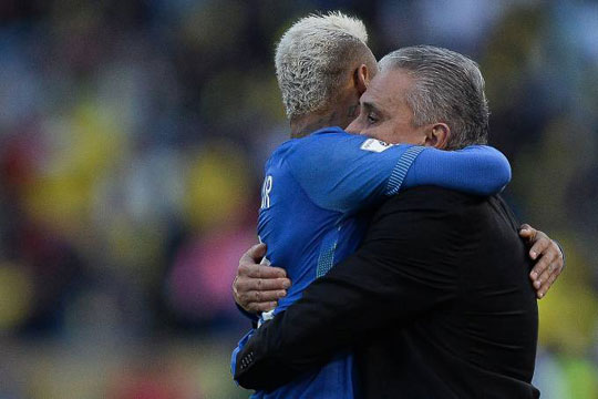 Com Tite, Brasil se aproxima da Argentina no ranking da Fifa