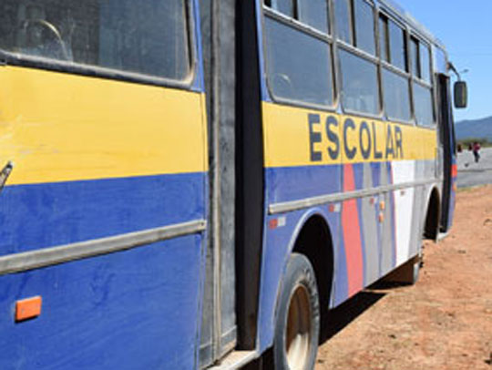 Justiça bloqueia quase R$ 6 milhões do ex-prefeito de Candiba e mais cinco por fraude no transporte escolar