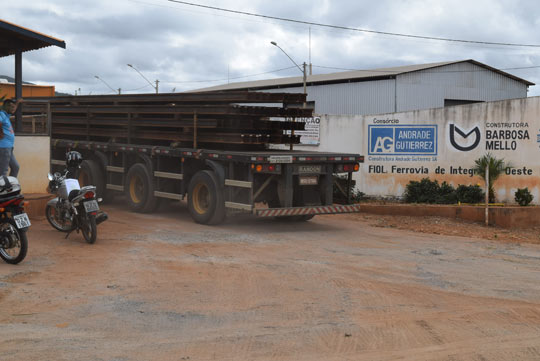 Após venda de galpão, saques e roubos, Valec recolhe trilhos da Fiol em Brumado