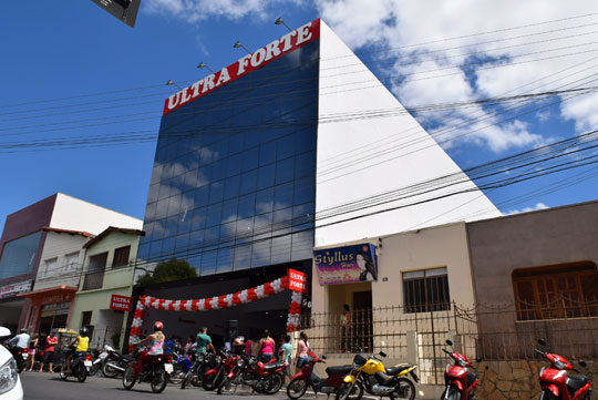 Ultra Forte inaugura nova loja em Brumado