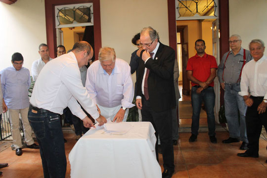 Assinado contrato de locação para nova sede da Uneb em Brumado