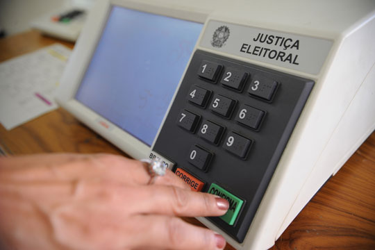 Polícia Federal desarticula quadrilha que prometia fraudar urnas eletrônicas para eleições