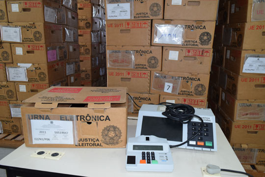Polo regional de Brumado recebe novas urnas eletrônicas com tecnologia biométrica
