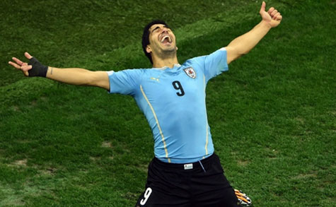 Suárez retorna e é herói uruguaio em triunfo emocionante sobre a Inglaterra