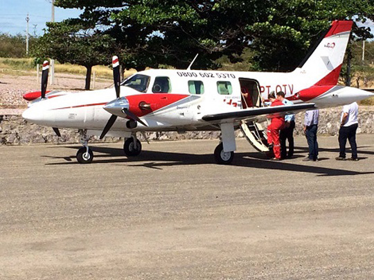 Brumado: Idoso de Dom Basílio diagnosticado com AVC é transferido de avião para Salvador