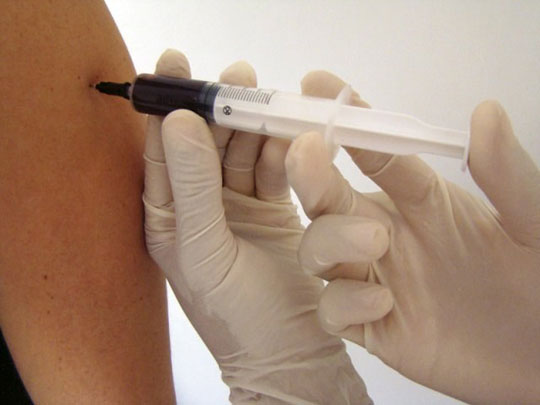 Especialista diz que brasileiros têm dificuldade de manter o calendário de vacinação atualizado