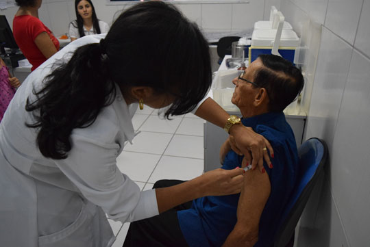 Vacinação contra a gripe H1N1 atrai muitos brumadenses às unidades básicas de saúde