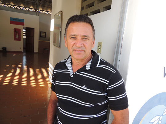Ceará deixa a prisão e é recepcionado por populares em Malhada de Pedras