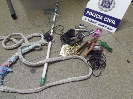 Pescaria na delegacia: Polícia encontra vara de pescar durante revista na cadeia de Brumado