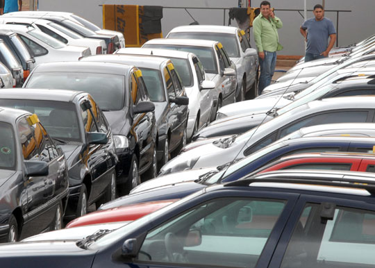 Venda de automóveis cai quase 20% no país neste ano