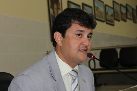 Brumado: 'O juiz tinha que trancar a delegacia e mandar a chave para o governo', diz Castilho Viana