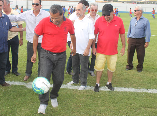 Brumado: Édio Pereira viabiliza recurso de R$ 250 mil para campo da Vila Presidente Vargas