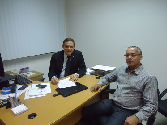 Vereador Santinho busca benefícios para Brumado junto ao deputado Luciano Ribeiro