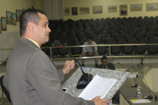 Brumado: 'População não exerce cidadania e não tem consciência política', diz vereador Weliton Lopes