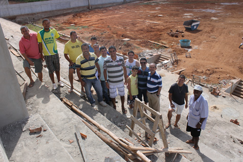 Brumado: Vereador e desportistas visitam obras do estádio Gilbertão