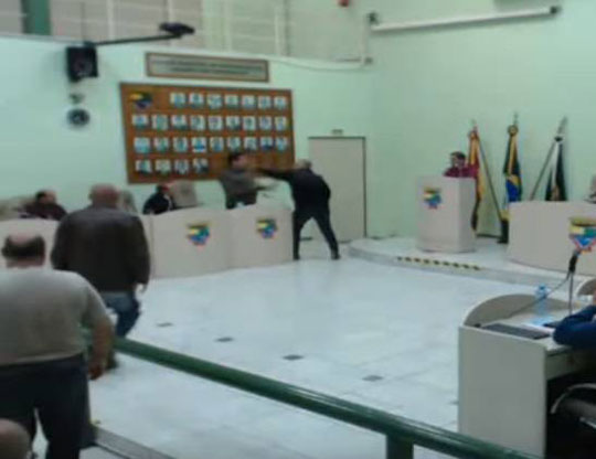 Vereadores trocam socos em plenário no Rio Grande do Sul