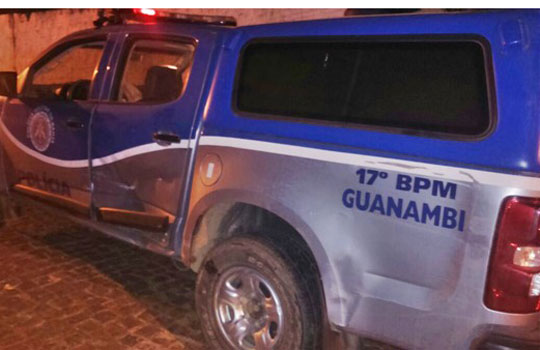 Padre colide carro contra viatura da polícia militar em Palmas de Monte Alto
