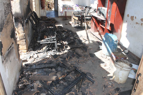 Brumado: Aposentada tem casa arrombada e incendiada na Vila Presidente Vargas