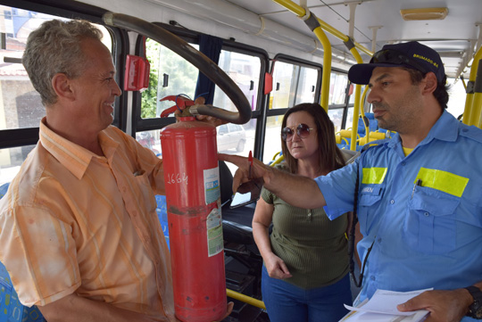 SMTT notifica irregularidades durante vistoria no transporte escolar em Brumado