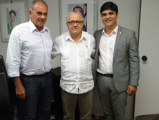 Vitor e Aguiberto solicitam instalação de Policlínica e Unidade de Apoio à Agricultura Familiar em Brumado