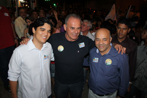 Brumado: Vitor Bonfim e Erivelton Santana realizam hoje caminhada no Bairro das Flores