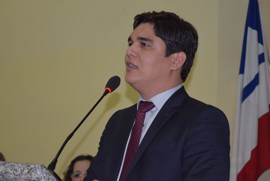 Vitor Bonfim prestigia posse do prefeito e de vereadores em Brumado
