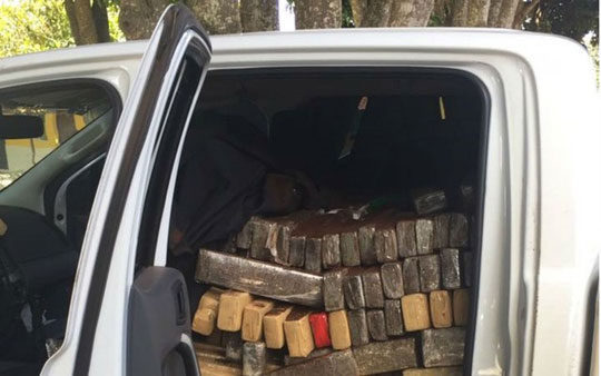 Polícia apreende carro 'recheado' com 1,5 tonelada de maconha em Vitória da Conquista