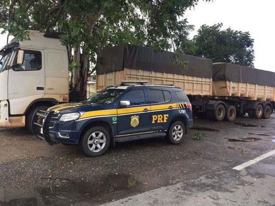 Vitória da Conquista: Polícia apreende 330 mil maços de cigarros contrabandeados na BR-116