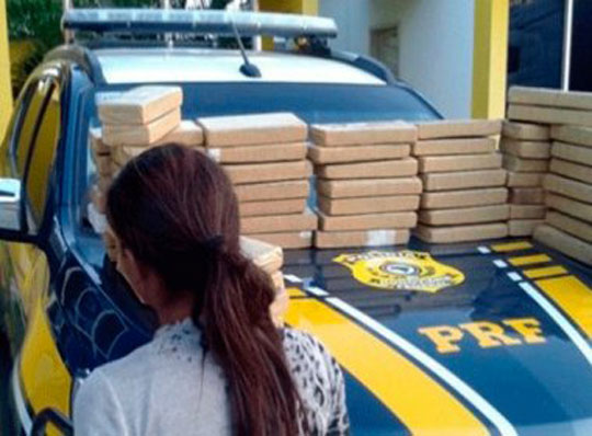 Vitória da Conquista: Mulher é presa com 70 kg de maconha em ônibus