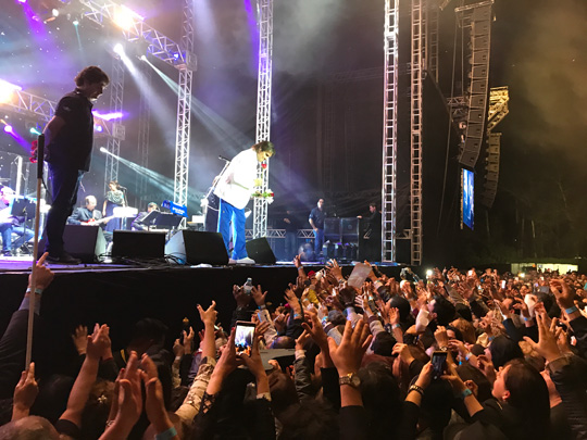 Roberto Carlos faz show emocionante na cidade de Vitória da Conquista