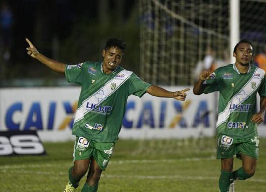 Vitória da Conquista aplica 3 a 0 no Bahia na primeira final do Campeonato Baiano