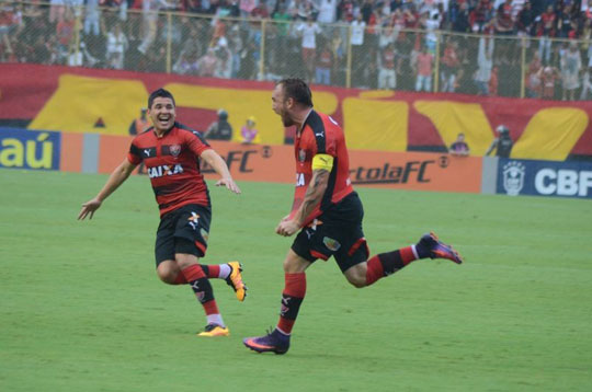 Após goleada contra o Figueirense, chance de rebaixamento do Vitória diminui