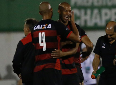 Vitória vence Chapecoense e deixa a zona de rebaixamento