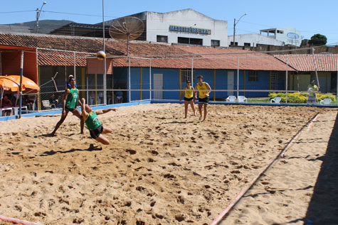 Brumado: Definidas as duplas do torneio misto de vôlei de areia