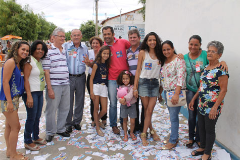 Eleições 2014: Zé Ribeiro votou acompanhado do casal Pereira Santos e familiares