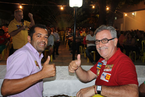 Eleições 2014: Zé Ribeiro e Waldenor encerram campanha na casa dos Pereiras em Brumado