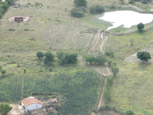 Bandidos invadem fazenda na zona rural e furtam vários objetos em Brumado